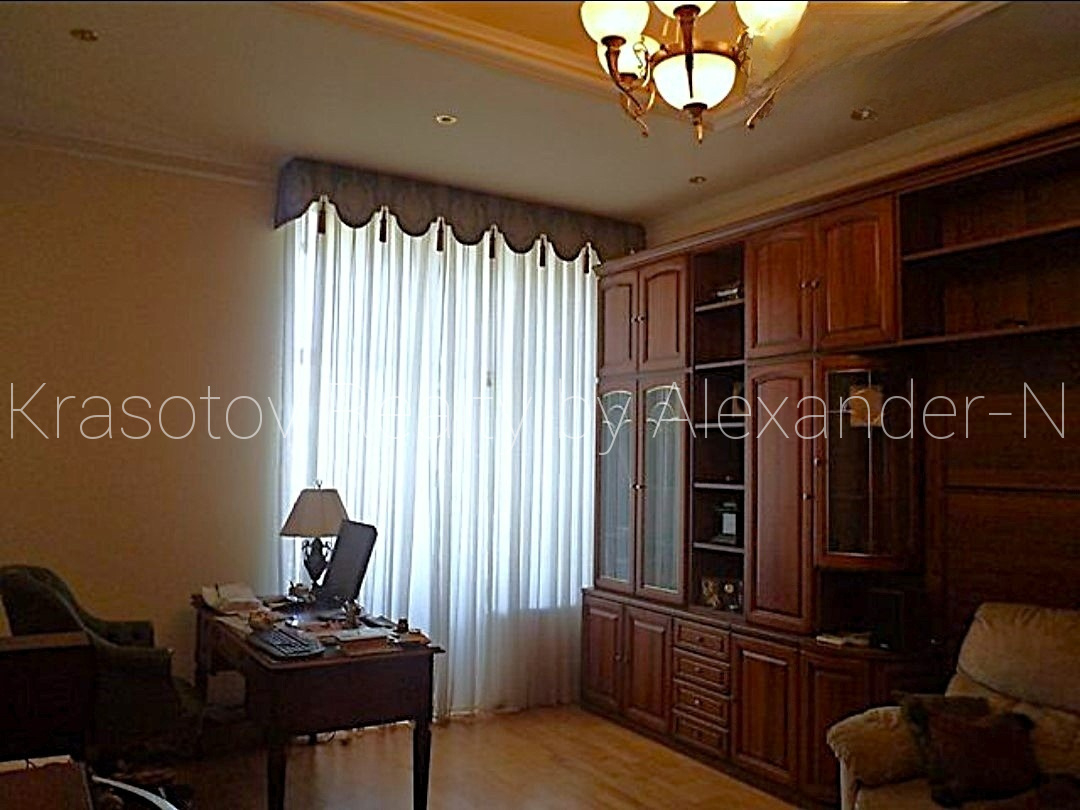 продажа многокомнатной квартиры номер A-173098 в Приморском районе, фото номер 33